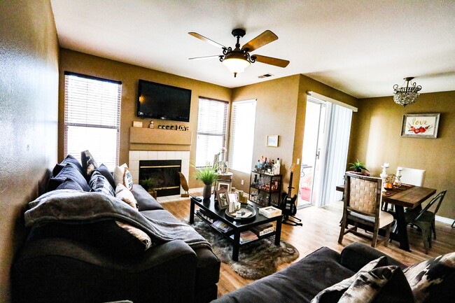 401 Sanibelle Cir, Unit Unit 10 in Chula Vista, CA - Foto de edificio - Building Photo