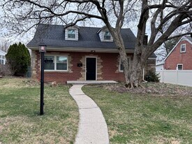 625 Fernwood St in Emmaus, PA - Building Photo