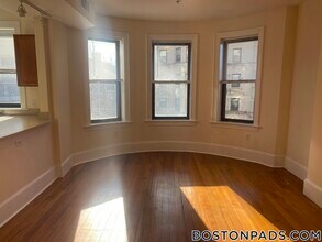 881 Massachusetts Ave, Unit 52 in Cambridge, MA - Foto de edificio - Building Photo