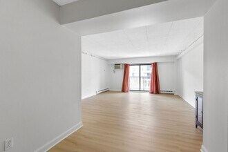 125 Pleasant St in Brookline, MA - Building Photo - Building Photo