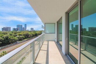 1600 SW 1st Ave, Unit 713 in Miami, FL - Building Photo - Building Photo