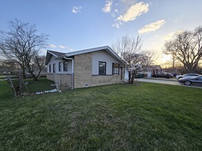 109 Landmeier Rd in Elk Grove Village, IL - Building Photo - Building Photo