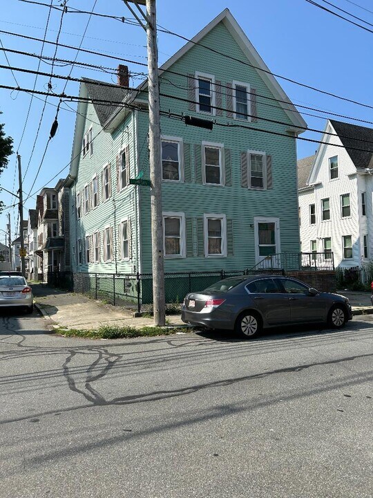 50 Thompson St, Unit 2 in New Bedford, MA - Foto de edificio