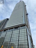 501 Yonge St in Toronto, ON - Building Photo