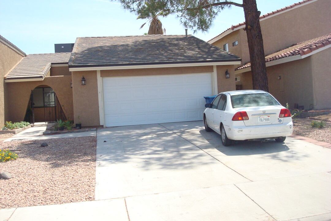 5869 Michelin Cir in Las Vegas, NV - Building Photo
