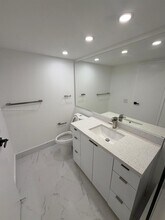 801 Three Islands Boulevard in Hallandale Beach, FL - Foto de edificio - Building Photo