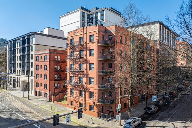 Clay & Tiffany in Portland, OR - Foto de edificio - Building Photo