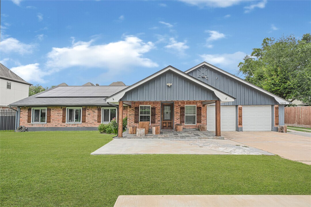1613 Wycliffe Dr in Houston, TX - Building Photo