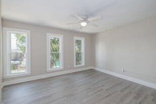 576 Jefferson St in Oshkosh, WI - Building Photo