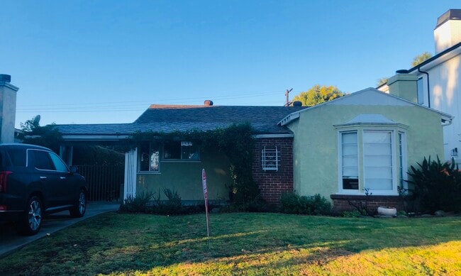property at 2581 Amherst Ave