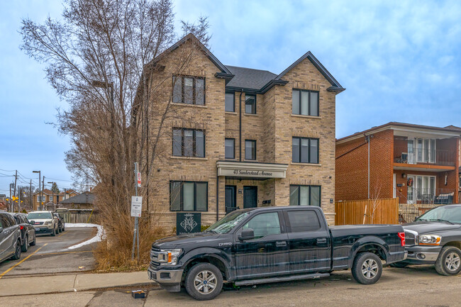 43 Sanderstead Av in Toronto, ON - Building Photo - Building Photo