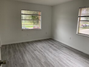 7604 Forest City Rd in Orlando, FL - Building Photo - Building Photo
