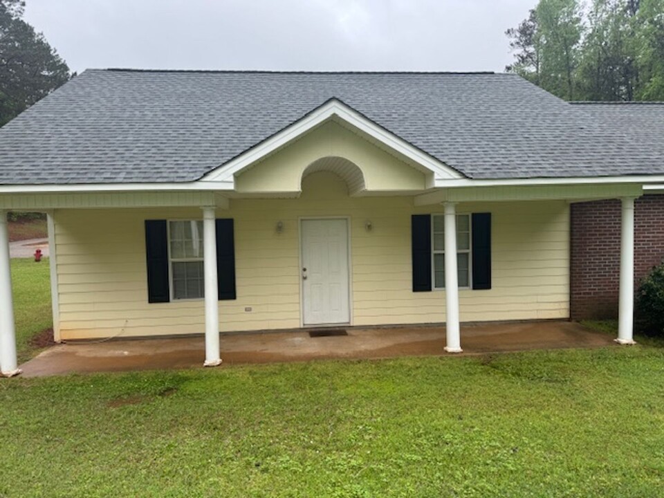 3290 Hogansville Rd in Lagrange, GA - Building Photo