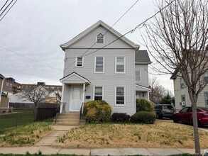 184 Cleveland Ave in Mineola, NY - Building Photo - Building Photo