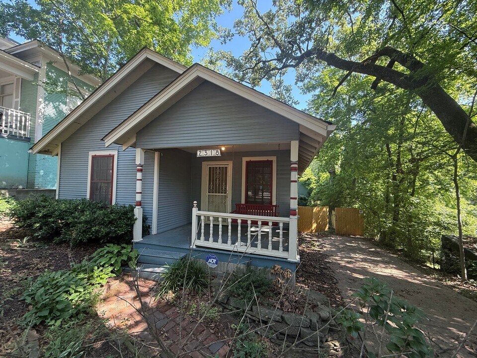 2318 W 3rd St in Little Rock, AR - Building Photo