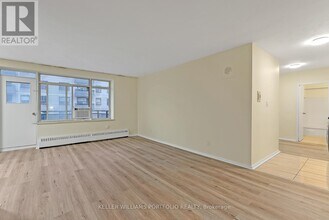 825 Kennedy Rd in Toronto, ON - Building Photo - Building Photo