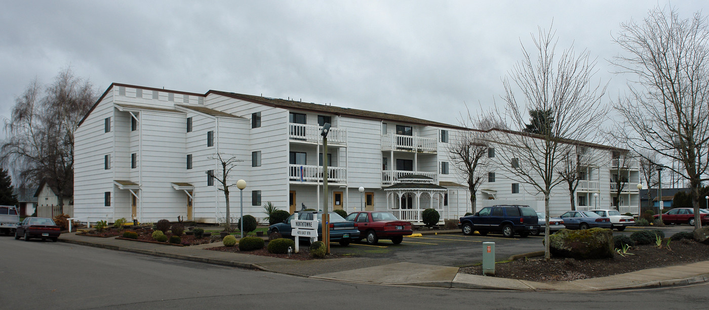 North Towne Apartments in Junction City, OR - Building Photo