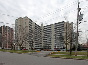 35 Cedarcroft Blvd in Toronto, ON - Building Photo - Building Photo