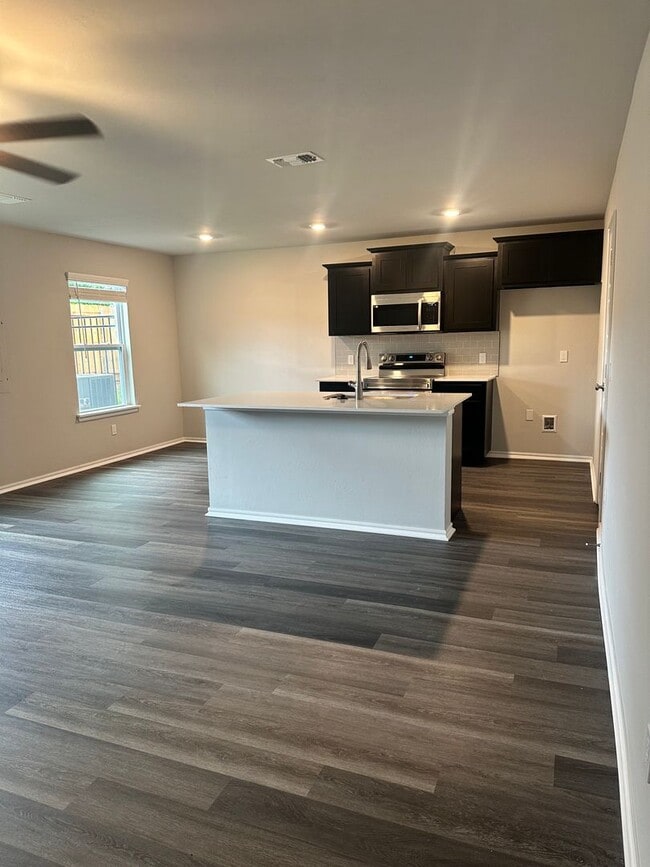 230 SW 34th St in Moore, OK - Building Photo - Building Photo