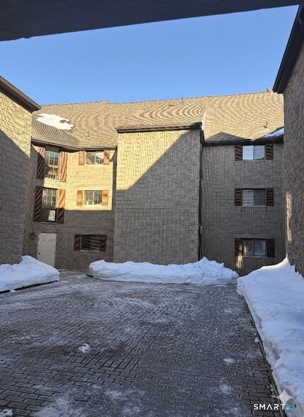 181 Loomis Dr in West Hartford, CT - Foto de edificio - Building Photo