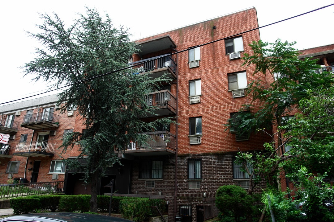 Flushing Plaza Condo in Flushing, NY - Foto de edificio