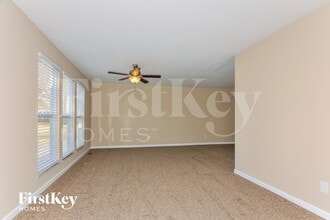 1070 Eaglepass Ct in Chesterfield, MO - Building Photo - Building Photo