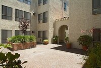 Kings Road - Kings Road Apartments in Los Angeles, California