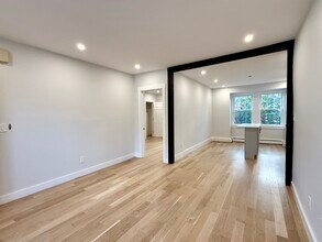 19 Roberts St, Unit 8 in Brookline, MA - Building Photo - Building Photo