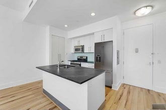4 Beacon Way in Jersey City, NJ - Building Photo - Building Photo