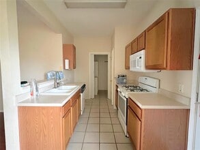 109 Cavalry Trail in Elgin, TX - Building Photo - Building Photo
