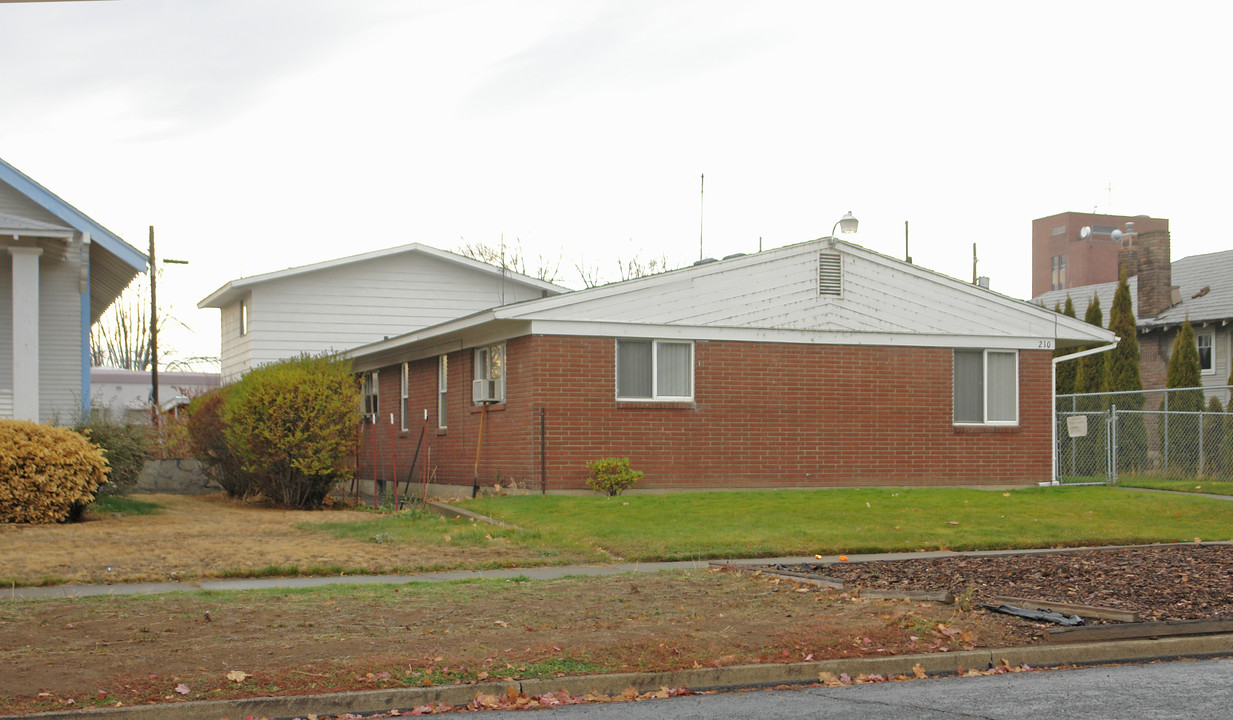 210 S 8th Ave in Yakima, WA - Building Photo