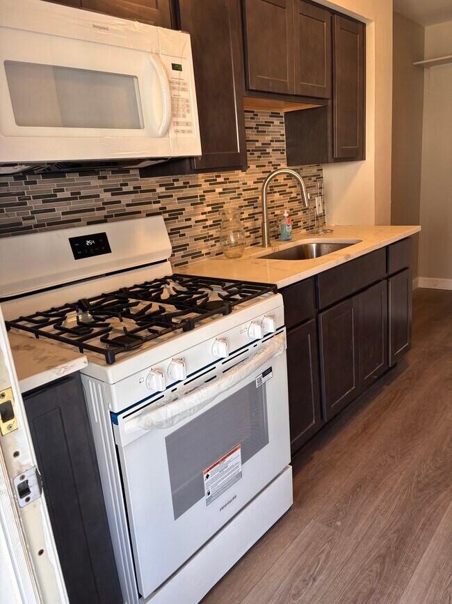 2137 Braddish Ave in Baltimore, MD - Building Photo - Building Photo