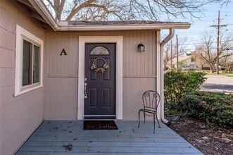 1527 Ave O in Huntsville, TX - Building Photo - Building Photo