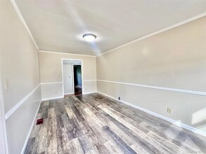 5 Eagle Ln in Farmingdale, NY - Building Photo - Building Photo