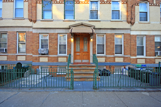 1824 Putnam Ave in Flushing, NY - Building Photo - Building Photo