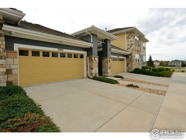 3304 Molly Ln