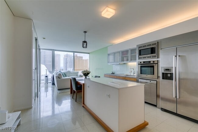 3722 Las Vegas Blvd S, Unit 2 in Las Vegas, NV - Building Photo - Building Photo