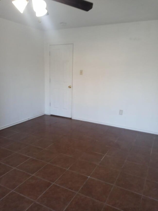 428 Burnett Ave in Charlotte, TX - Building Photo - Building Photo