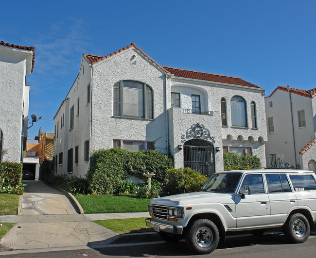 330 N Spaulding Ave in Los Angeles, CA - Foto de edificio - Building Photo