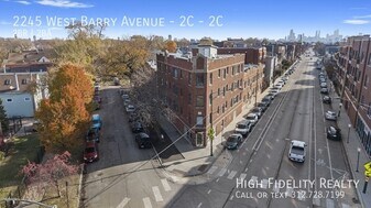 2245 W Barry Ave in Chicago, IL - Building Photo