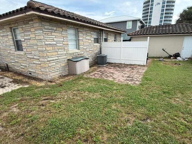 140 Frazar Rd in Daytona Beach, FL - Building Photo - Building Photo