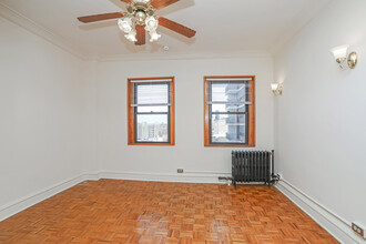 2738 N. Pine Grove in Chicago, IL - Foto de edificio - Interior Photo