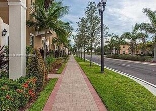 863 SW 147th Ave in Pembroke Pines, FL - Building Photo - Building Photo
