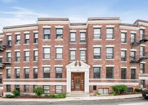 110 Lanark Rd, Unit 8 in Boston, MA - Building Photo