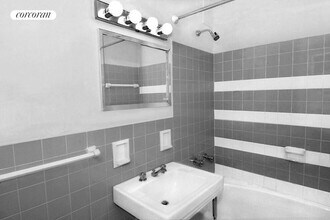 230 E 79th St in New York, NY - Building Photo - Building Photo