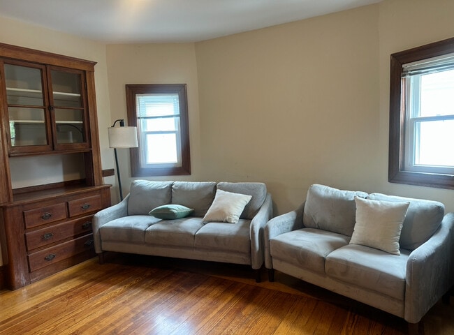 258 Boston Ave, Unit 3 in Medford, MA - Foto de edificio - Building Photo