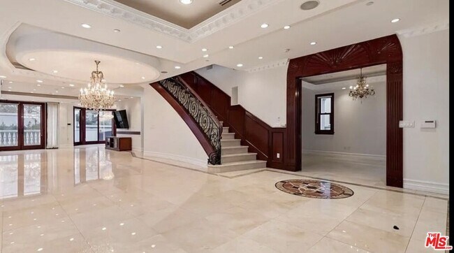 332 S Almont Dr in Beverly Hills, CA - Building Photo - Building Photo