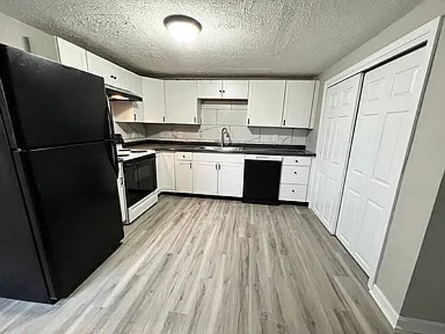 property at 863 E Main St Ext