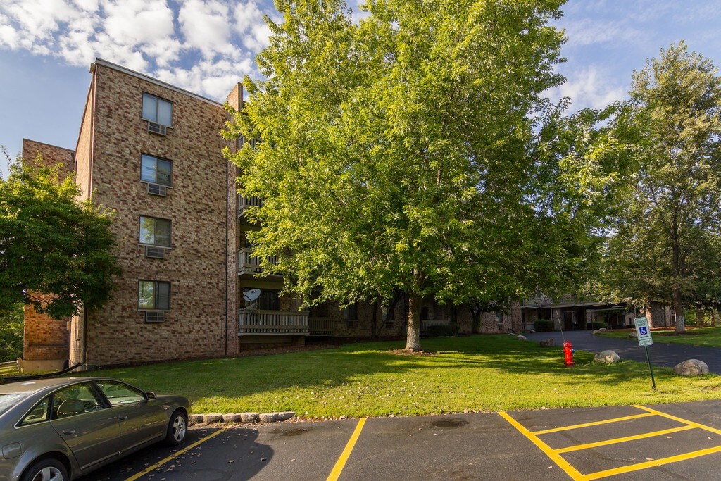 Woodview Apartments Gurnee, IL Apartments For Rent