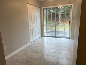 2464 Stratford Crossing Dr in Winston-Salem, NC - Foto de edificio - Building Photo